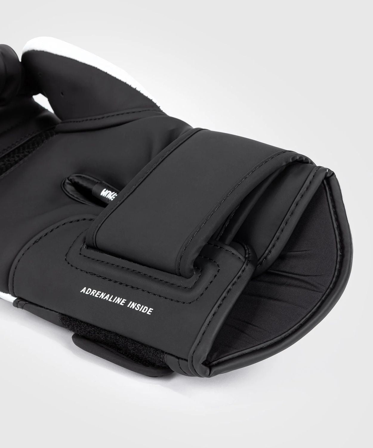 Venum Boxhandschuhe Challenger 4.0, schwarz-weiss
