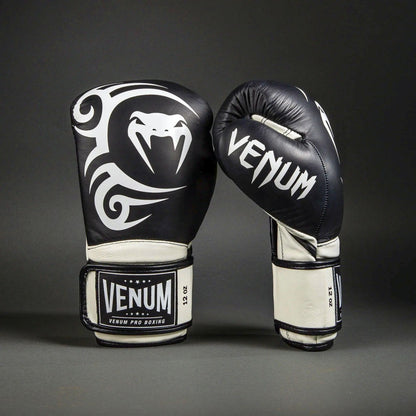 Venum Boxhandschuhe Giant 2.0 Mike Tyson Pro, schwarz