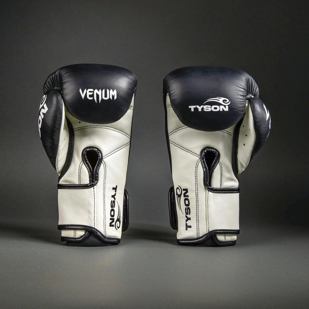 Venum Boxhandschuhe Giant 2.0 Mike Tyson Pro, schwarz