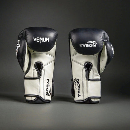 Venum Boxhandschuhe Giant 2.0 Mike Tyson Pro, schwarz