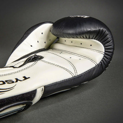 Venum Boxhandschuhe Giant 2.0 Mike Tyson Pro, schwarz