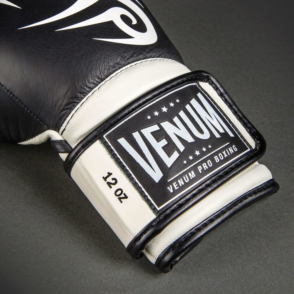 Venum Boxhandschuhe Giant 2.0 Mike Tyson Pro, schwarz
