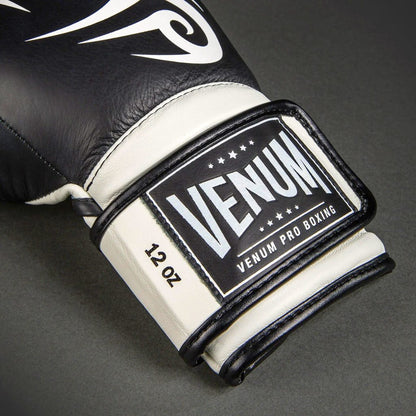 Venum Boxhandschuhe Giant 2.0 Mike Tyson Pro, schwarz