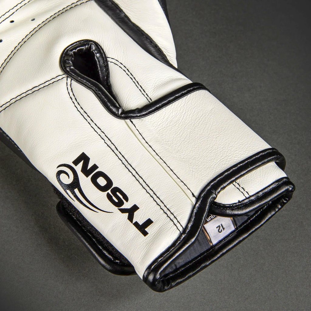 Venum Boxhandschuhe Giant 2.0 Mike Tyson Pro, schwarz