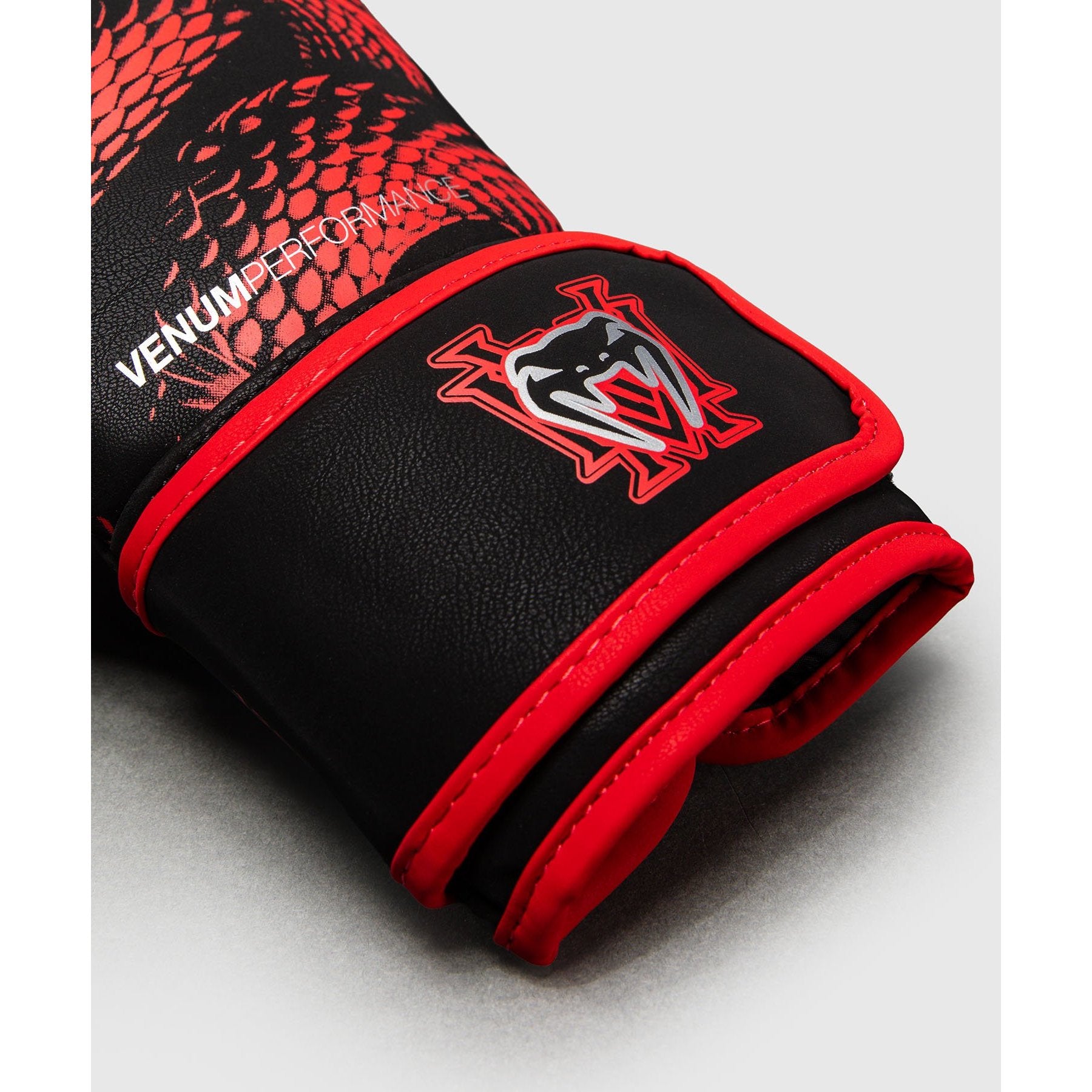 Venum Boxhandschuhe Matupa, schwarz-rot