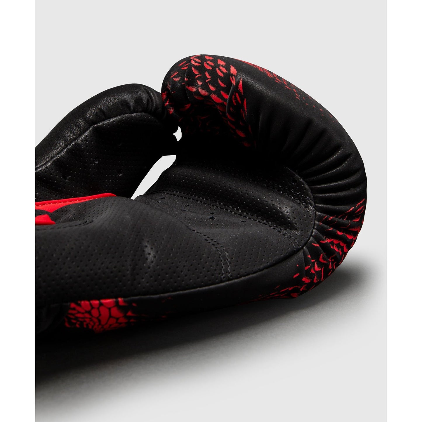 Venum Boxhandschuhe Matupa, schwarz-rot