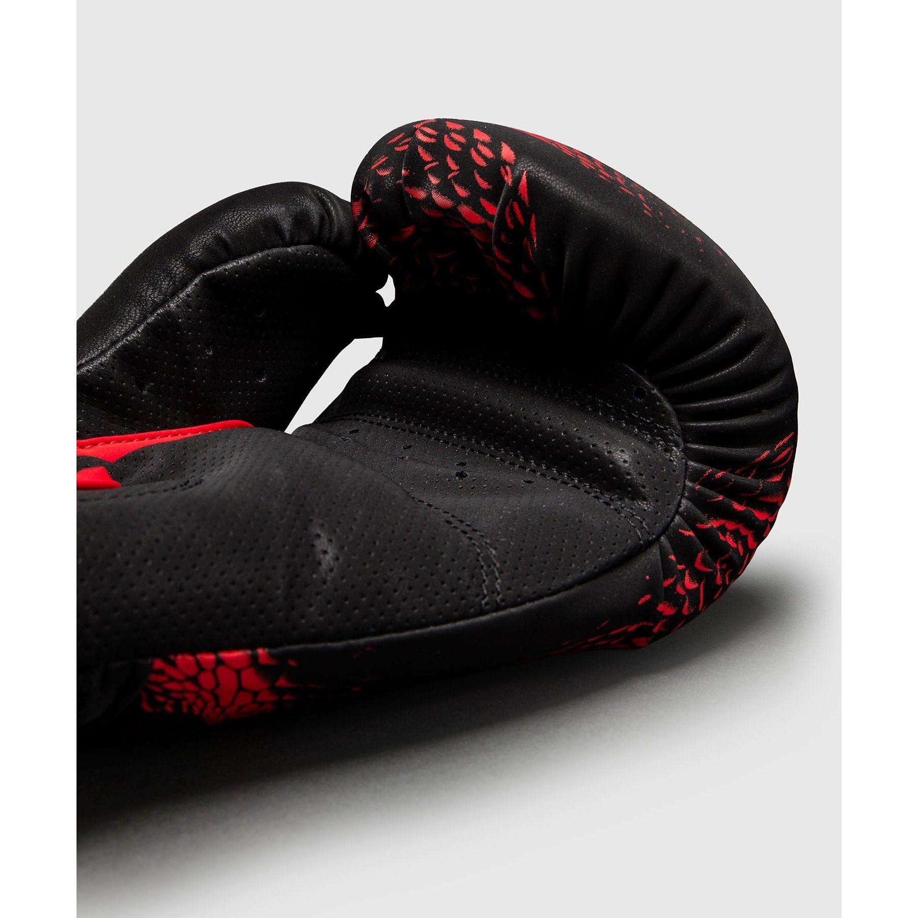 Venum Boxhandschuhe Matupa, schwarz-rot