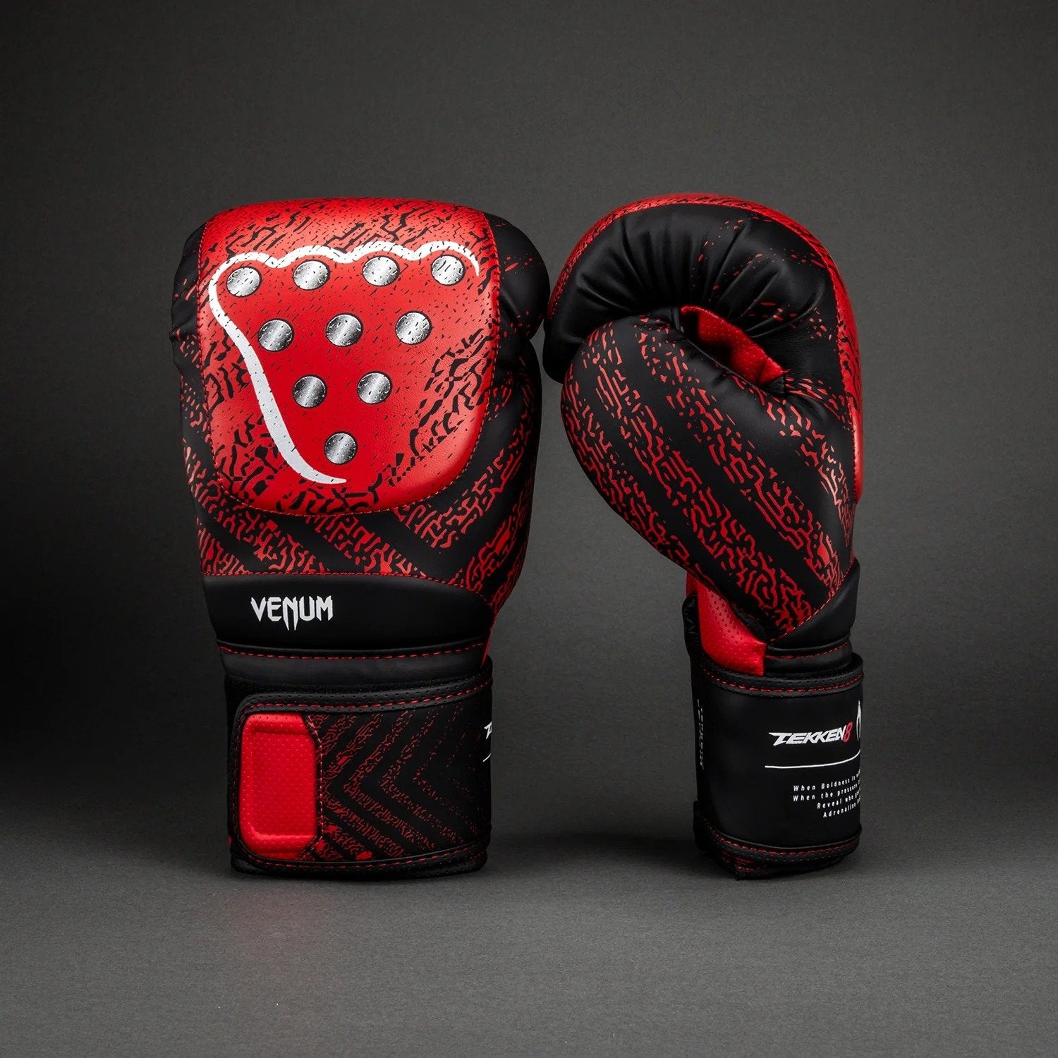 Venum Boxhandschuhe X TEKKEN 8 Kazuya, rot-schwarz